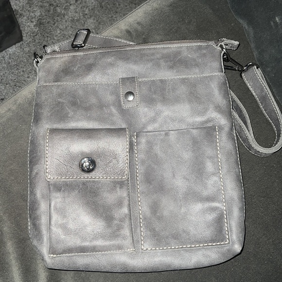 Roots Leather Charcoal Canadian Villager Tribe Crossbody Bag - Picture 7 of 16